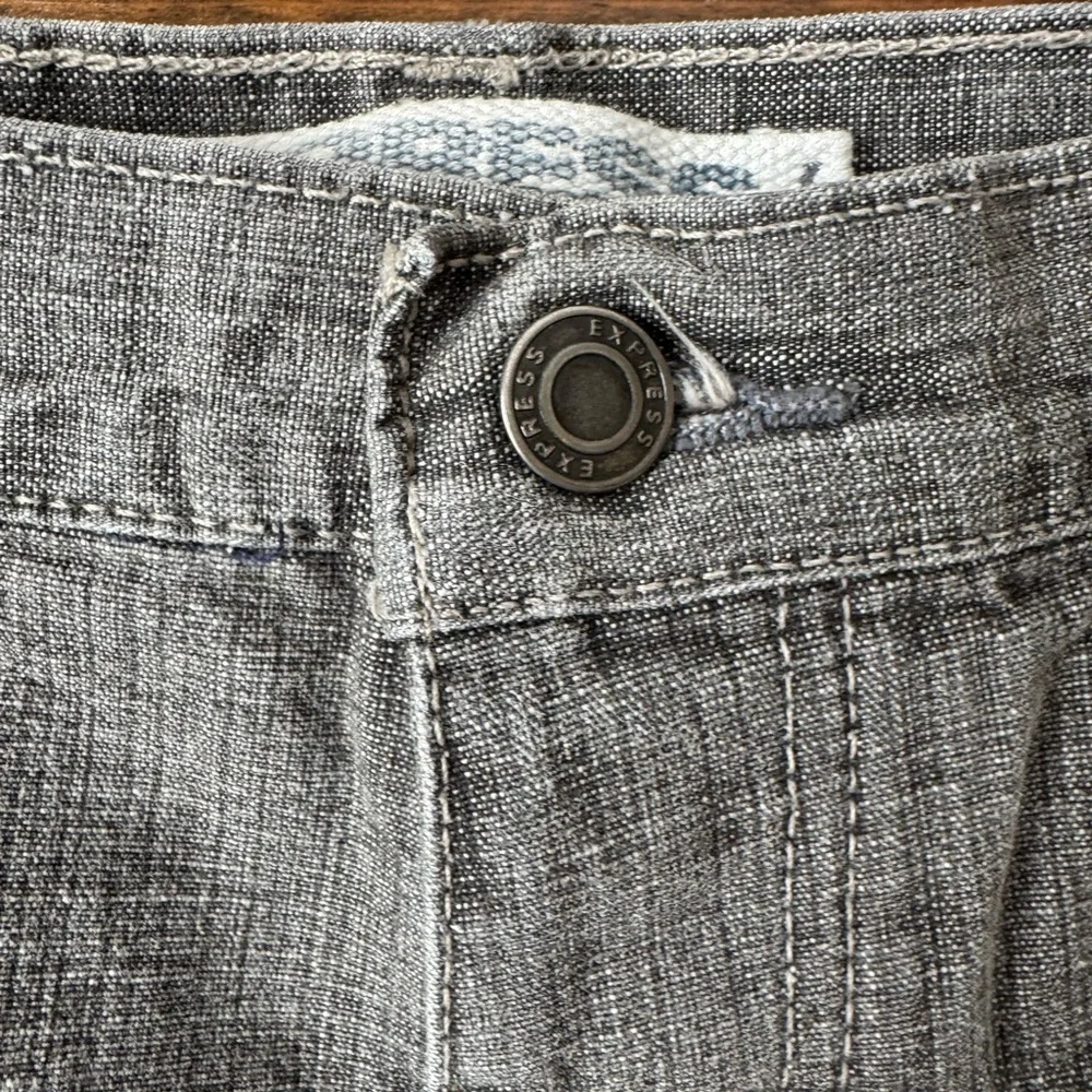 NWT Express Low Rise/Straight Leg Gray Denim Jeans 36x30